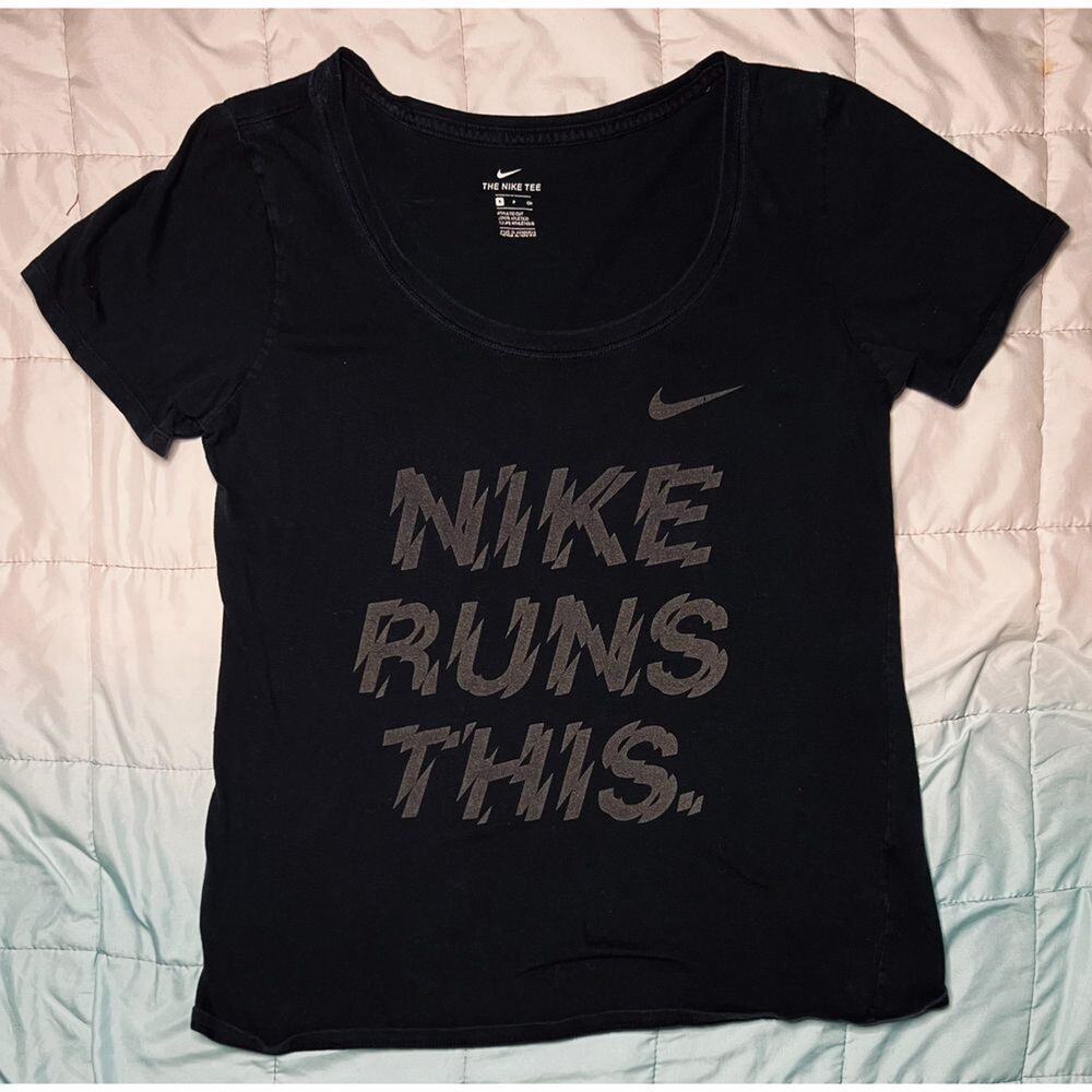 The Nike Tee t-shirt Size Small